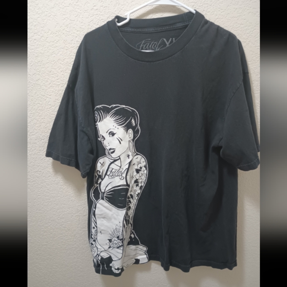 Vintage Y2K Affliction Fatal Graphic Girl w Tattoos. Super cool 😎 Shirt. XL - Picture 1 of 3